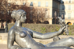 statue-femme-nue-visite