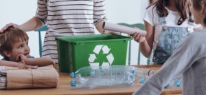 Caisse de tri pour journée mondiale du recyclage
